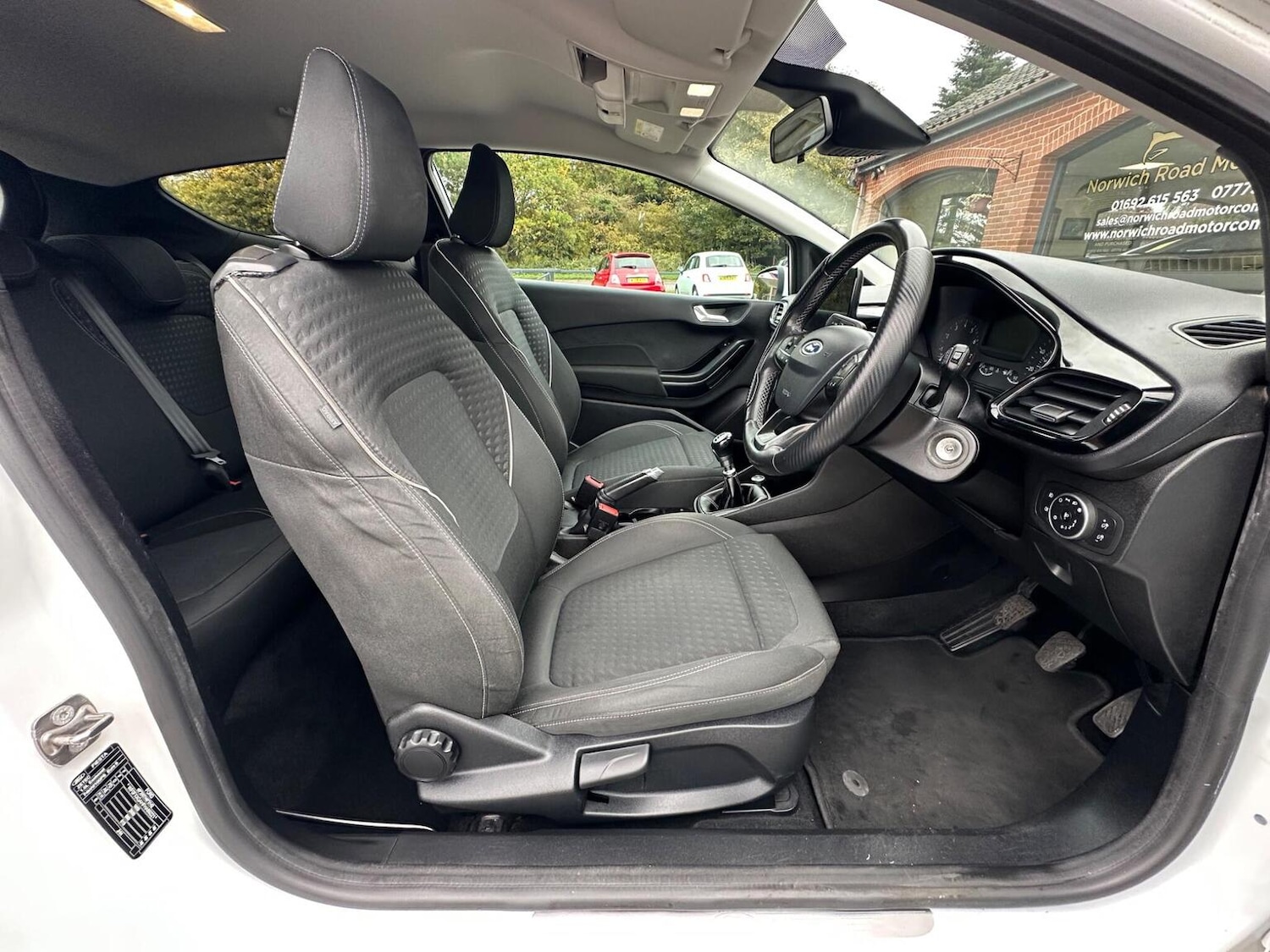 Used Ford Fiesta 2017 for sale - 76510801: Photo 32