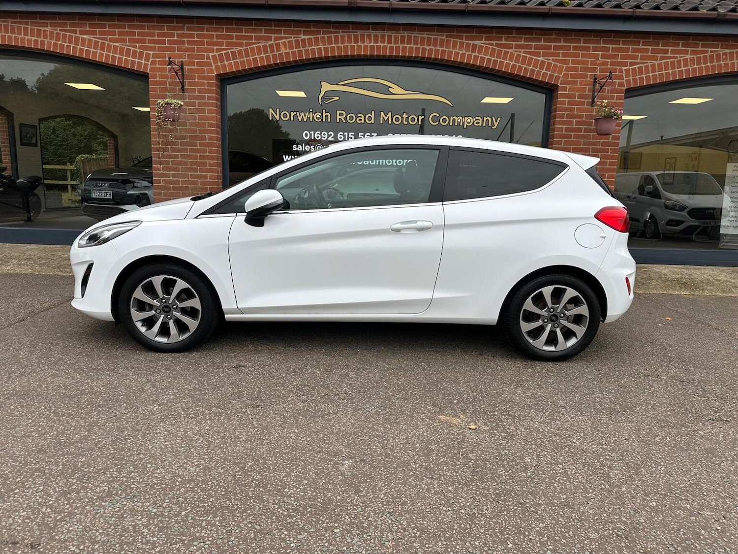 Used Ford Fiesta 2017 for sale - 76510801: Photo 4