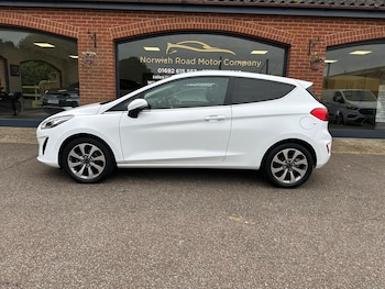 Used Ford Fiesta 2017 for sale - 76510801: Photo