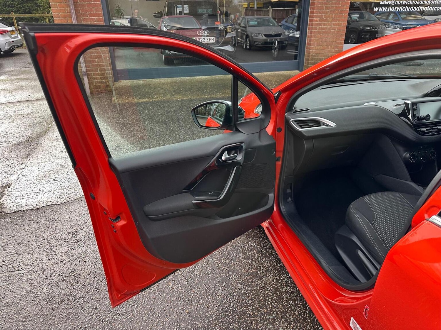 Used Peugeot 208 2015 for sale - 77478151: Photo 18