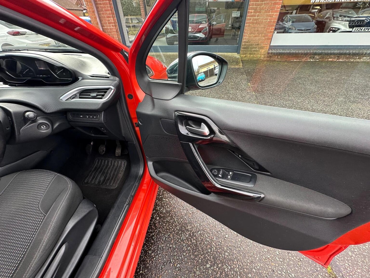 Used Peugeot 208 2015 for sale - 77478151: Photo 27