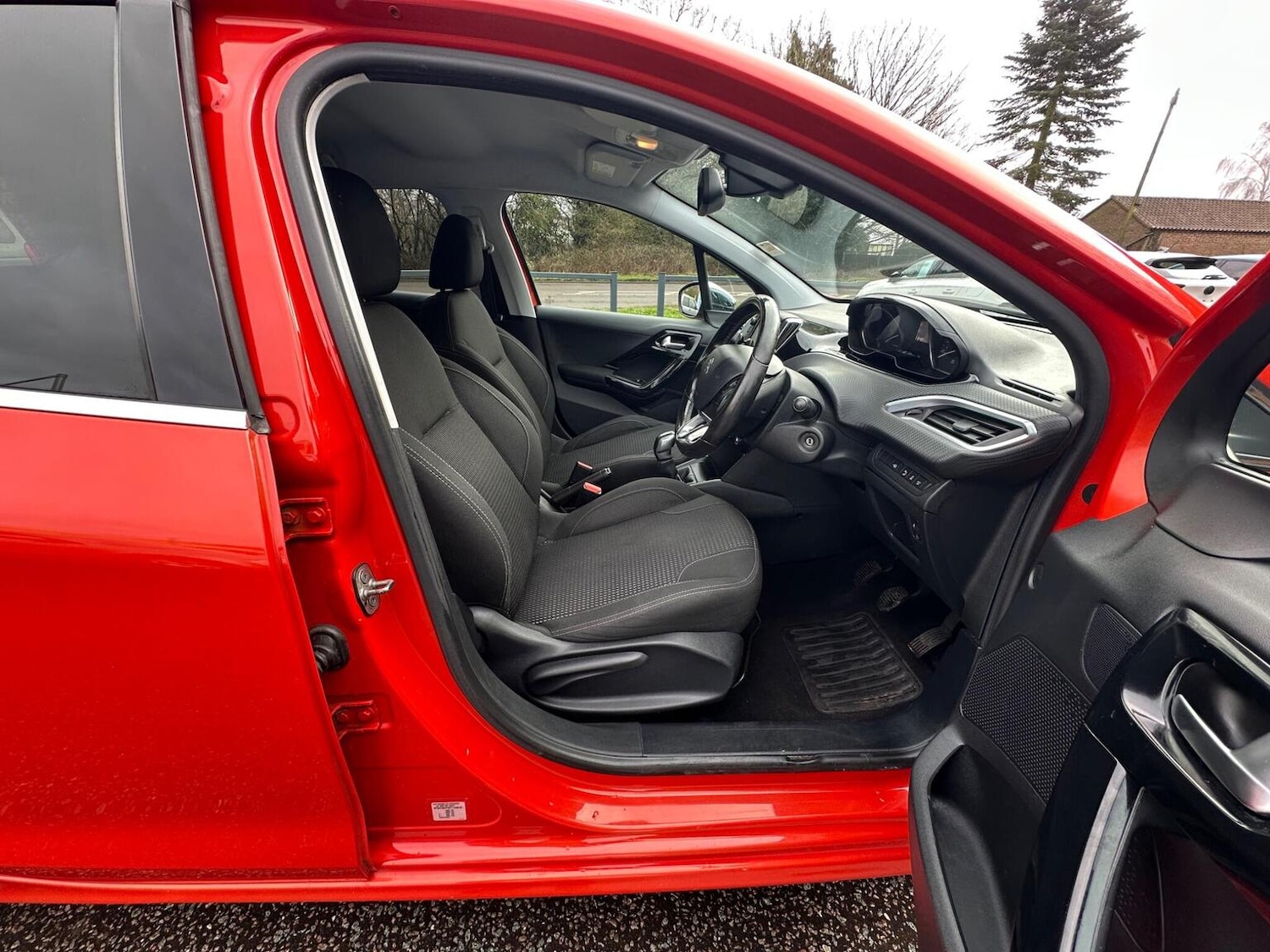 Used Peugeot 208 2015 for sale - 77478151: Photo 29