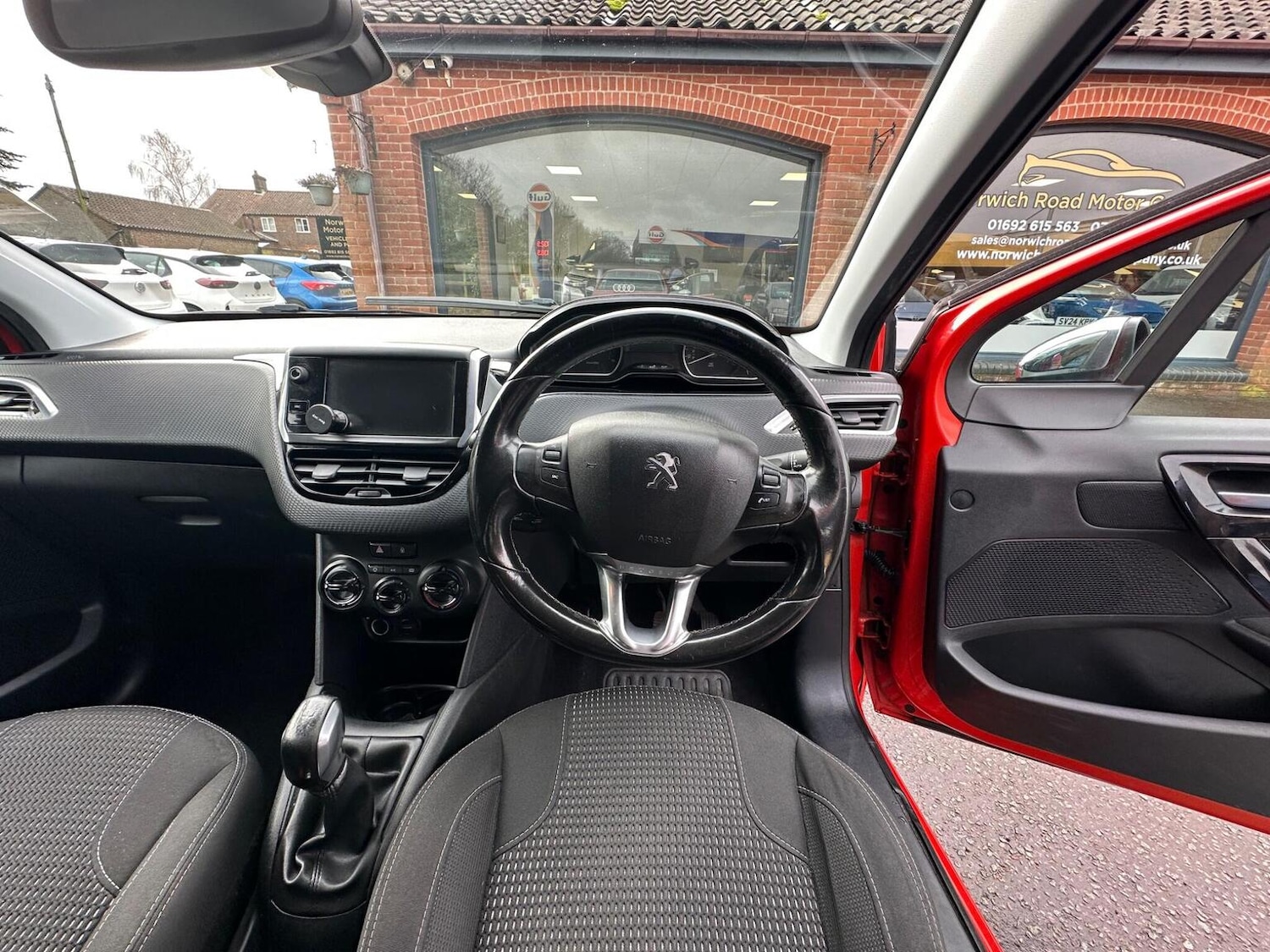 Used Peugeot 208 2015 for sale - 77478151: Photo 31