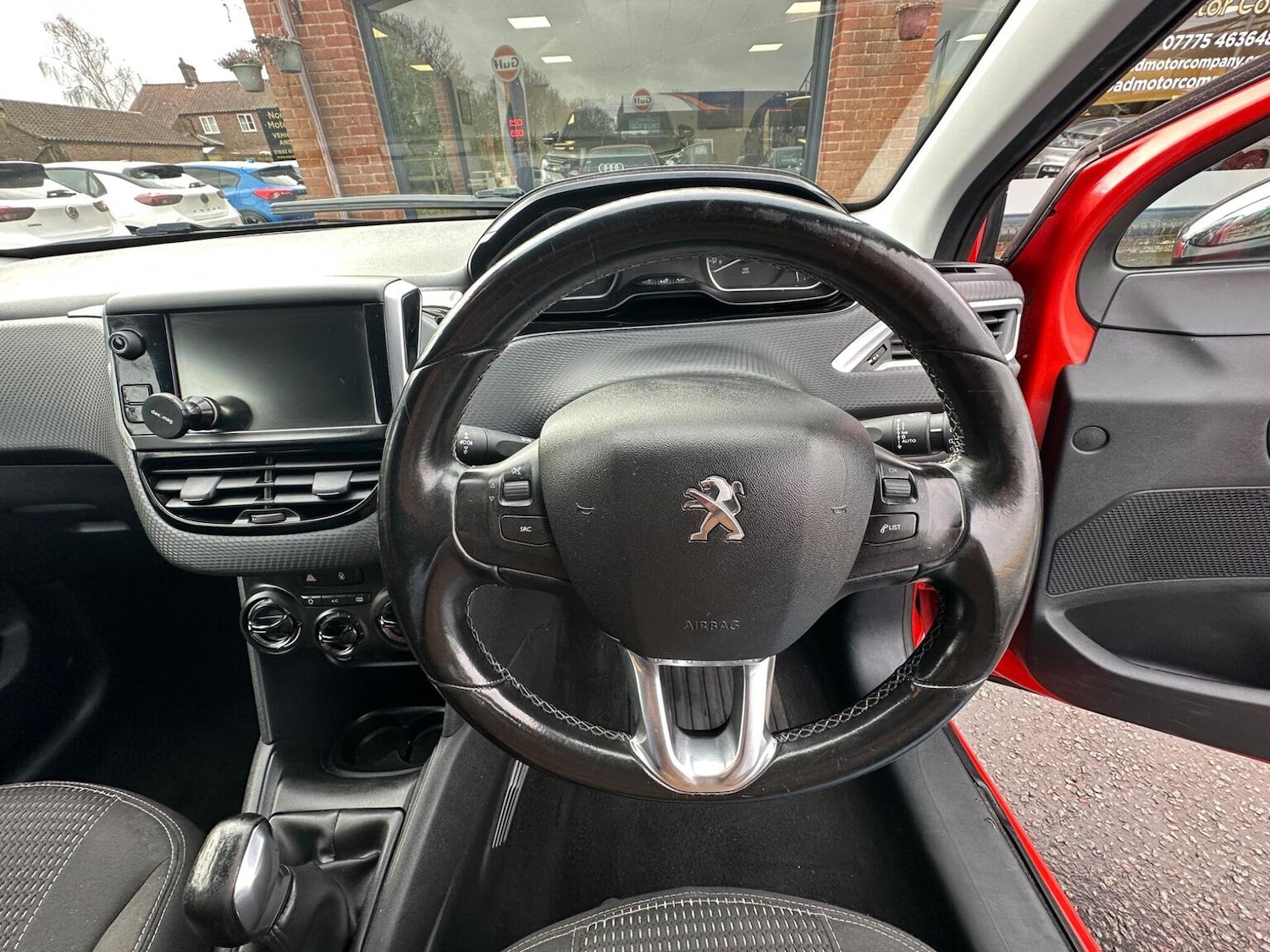 Used Peugeot 208 2015 for sale - 77478151: Photo 33