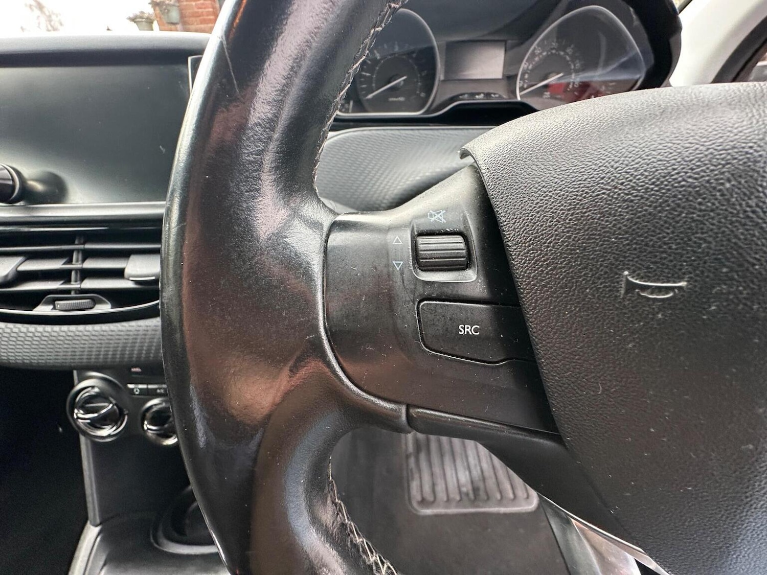 Used Peugeot 208 2015 for sale - 77478151: Photo 35