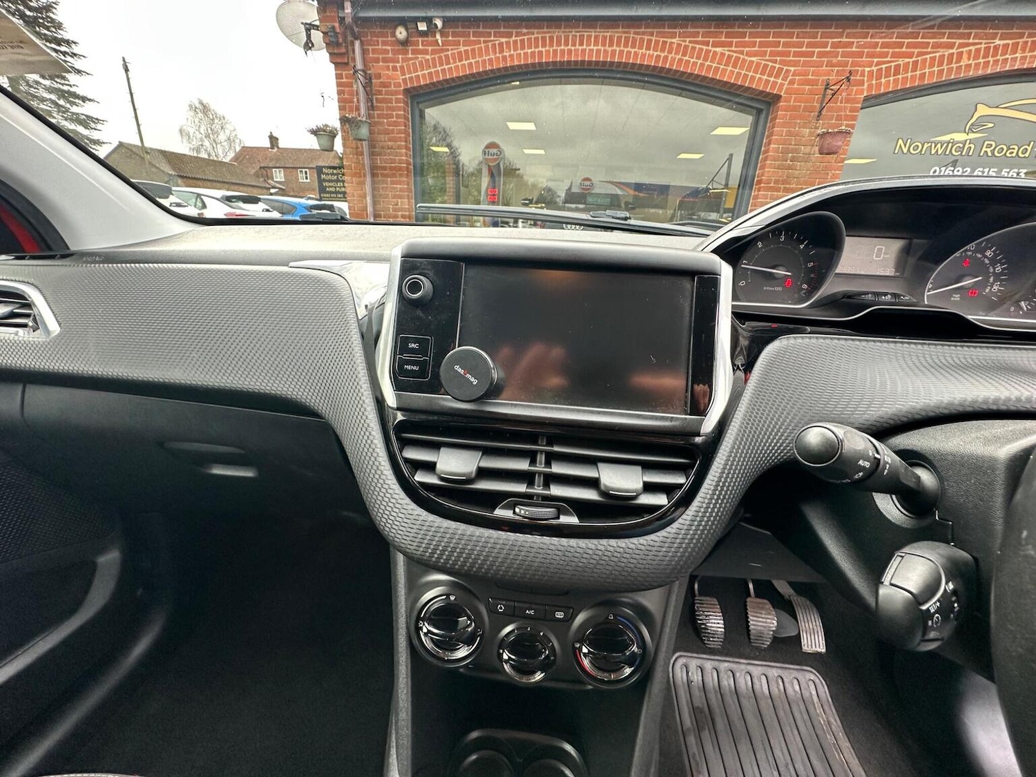 Used Peugeot 208 2015 for sale - 77478151: Photo 37