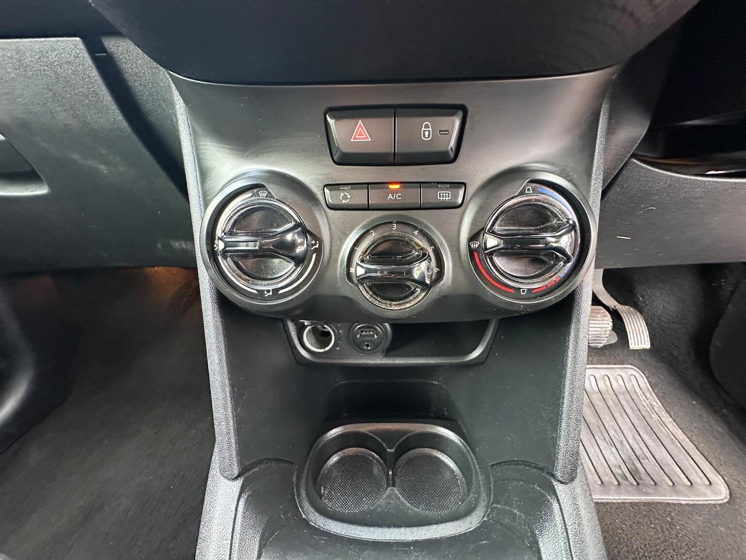 Used Peugeot 208 2015 for sale - 77478151: Photo 42