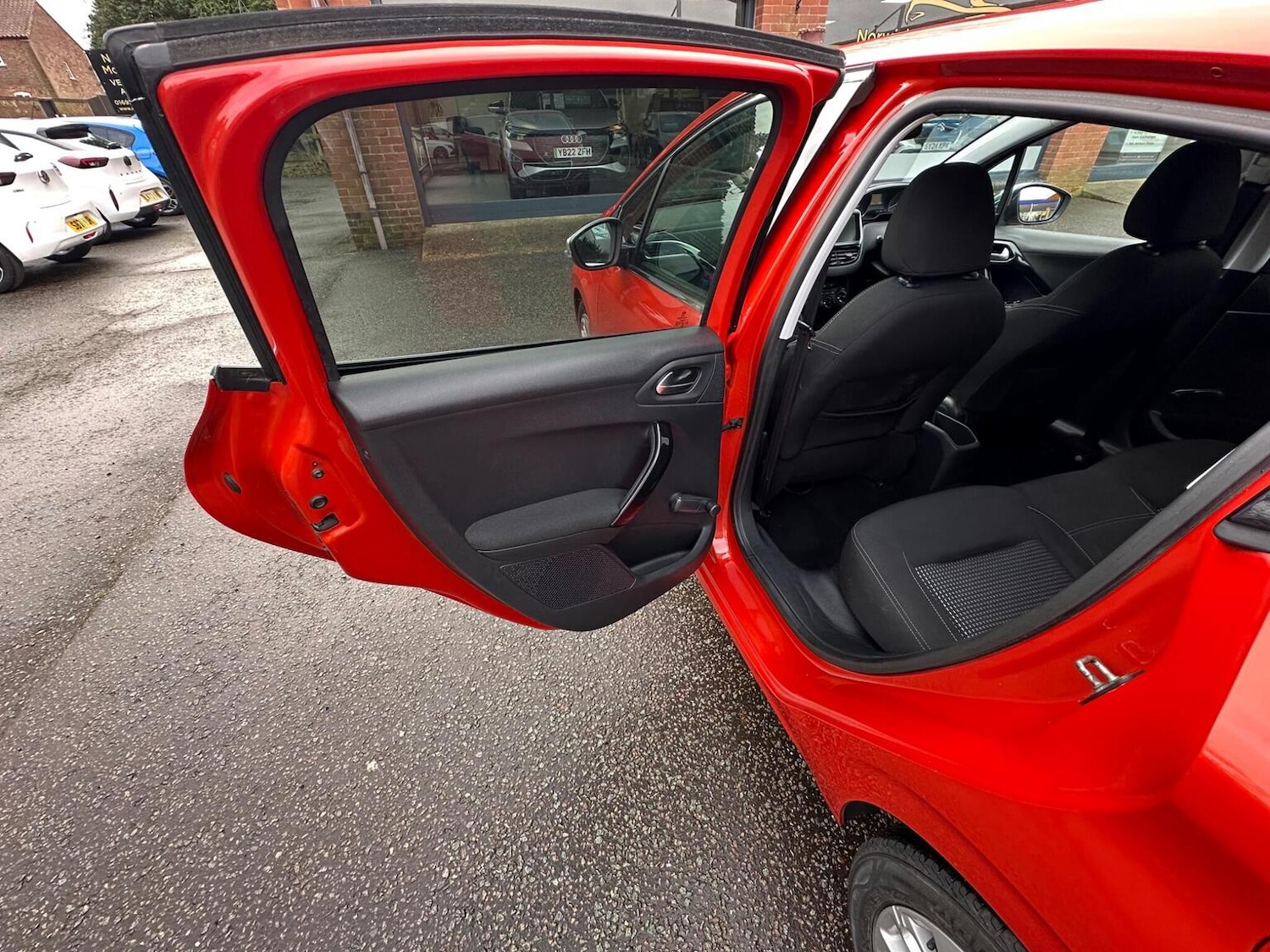 Used Peugeot 208 2015 for sale - 77478151: Photo 44