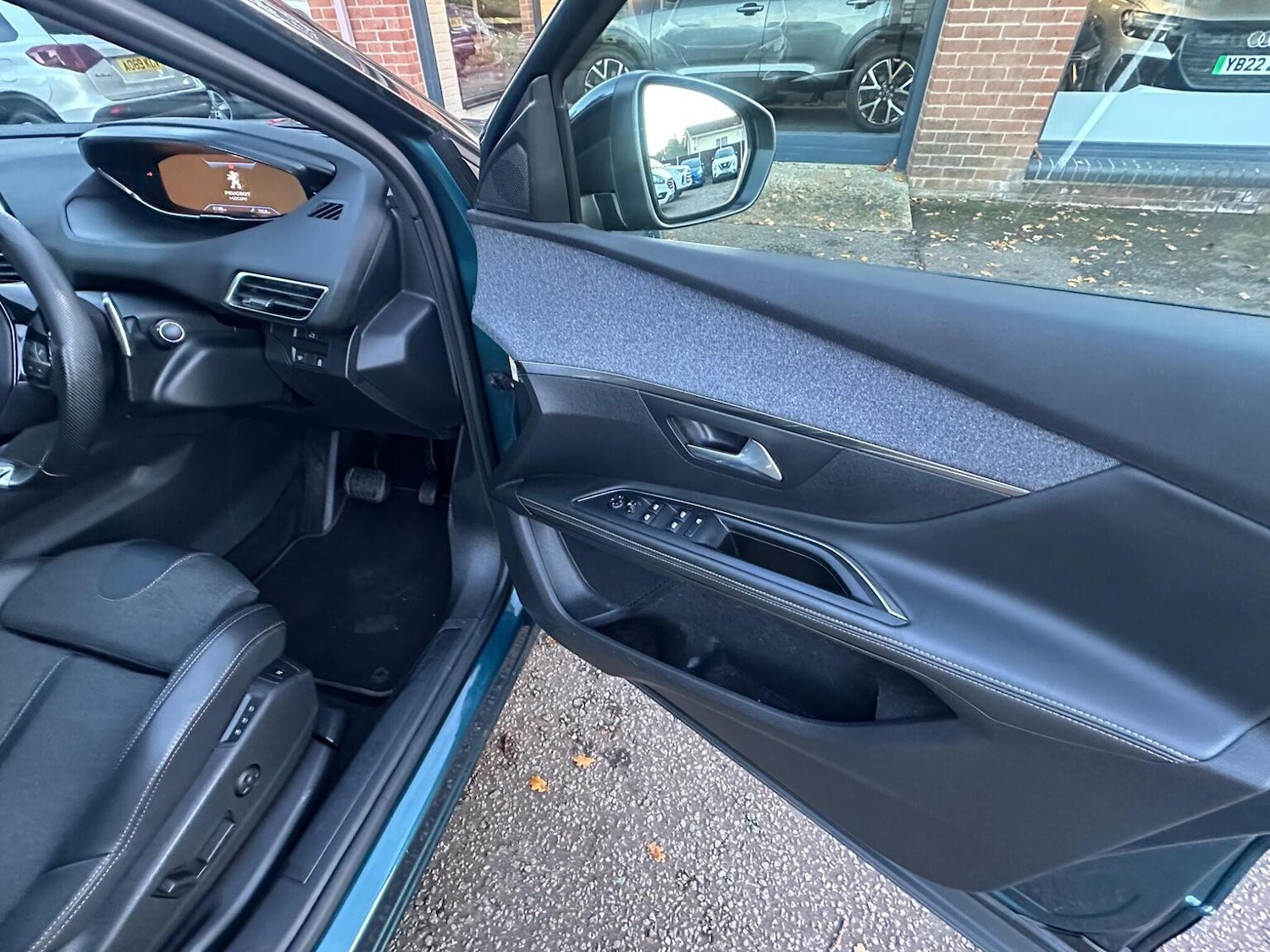 Used Peugeot 5008 2020 for sale - 76510876: Photo 32