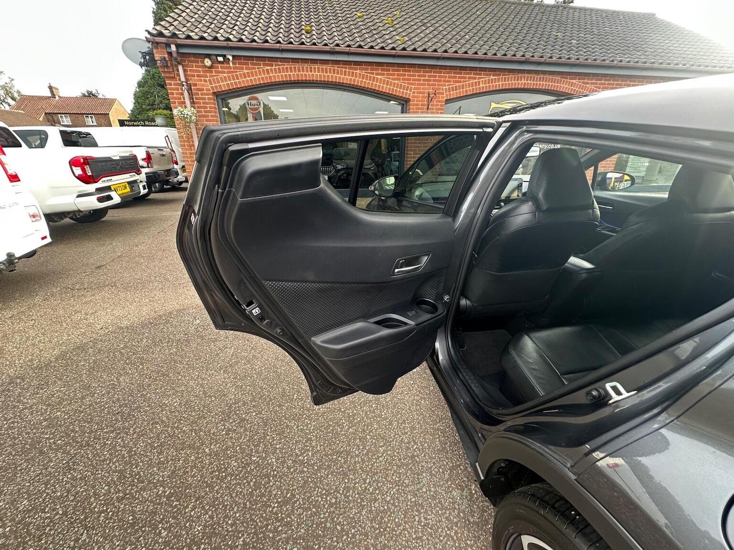 Used Toyota C-HR 2020 for sale - 76794185: Photo 48