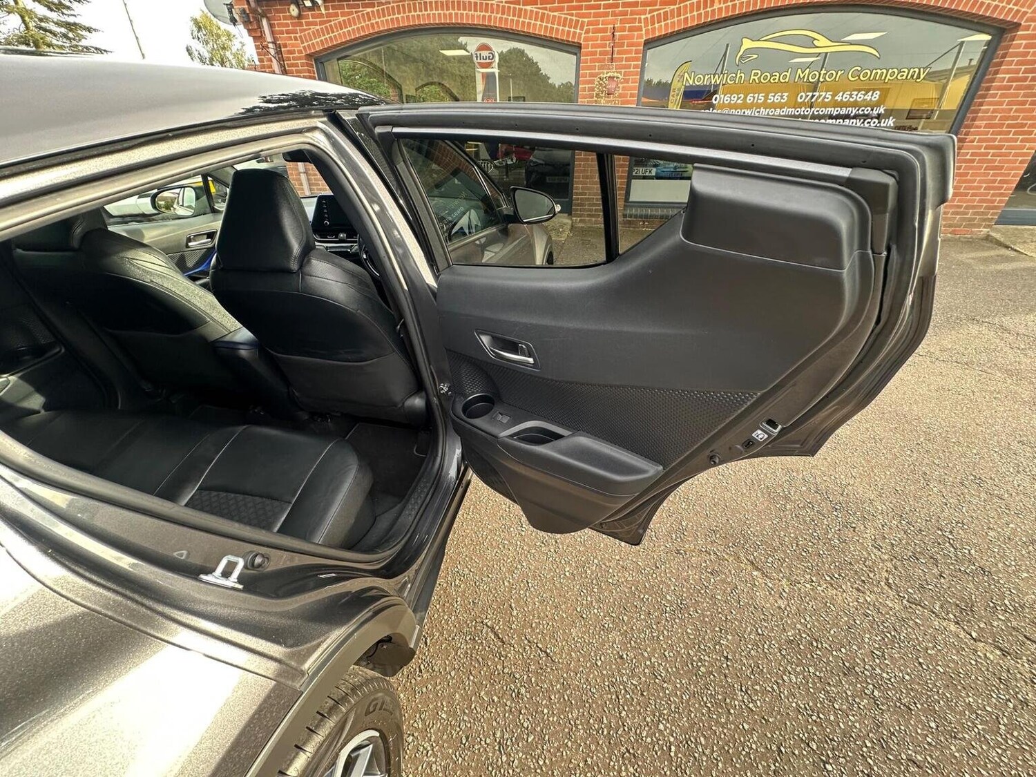 Used Toyota C-HR 2020 for sale - 76794185: Photo 53