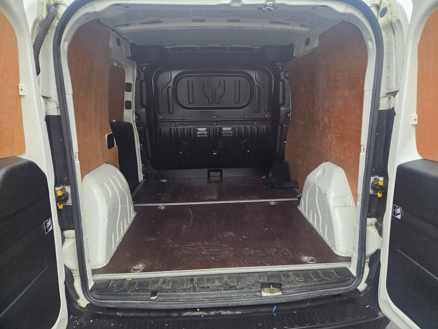 Used Vauxhall Combo 2015 for sale - 77643891: Photo 6