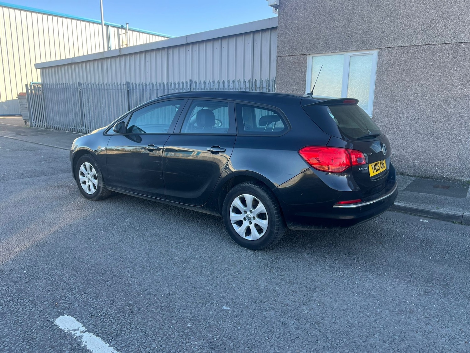 Used Vauxhall Astra 2015 for sale - 77059192: Photo 2