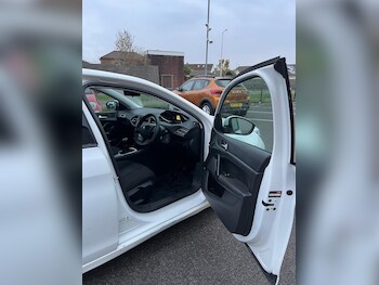 Used Peugeot 308 2017 for sale - 76314038: Photo