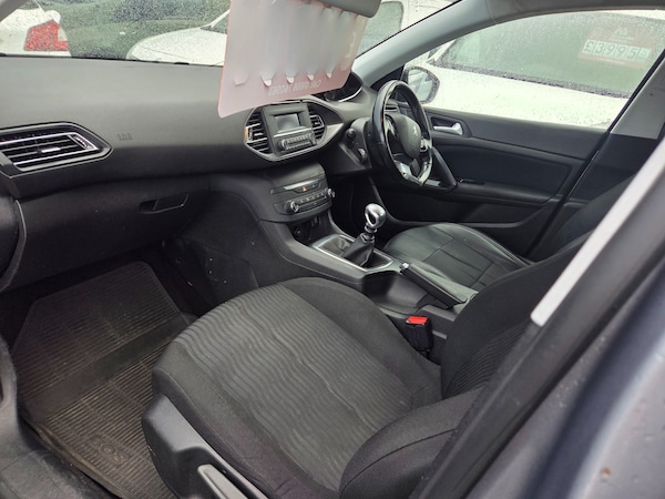 Used Peugeot 308 2018 for sale - 76329661: Photo 2