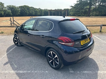 Used Peugeot 208 2018 for sale - 79336755: Photo
