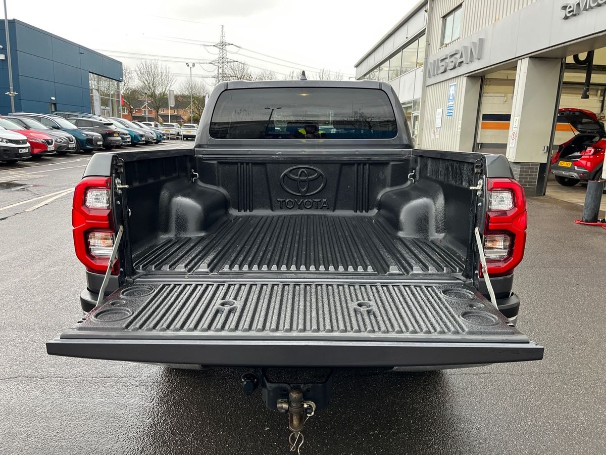 Used Toyota Hilux 2023 for sale - 76932001: Photo 11