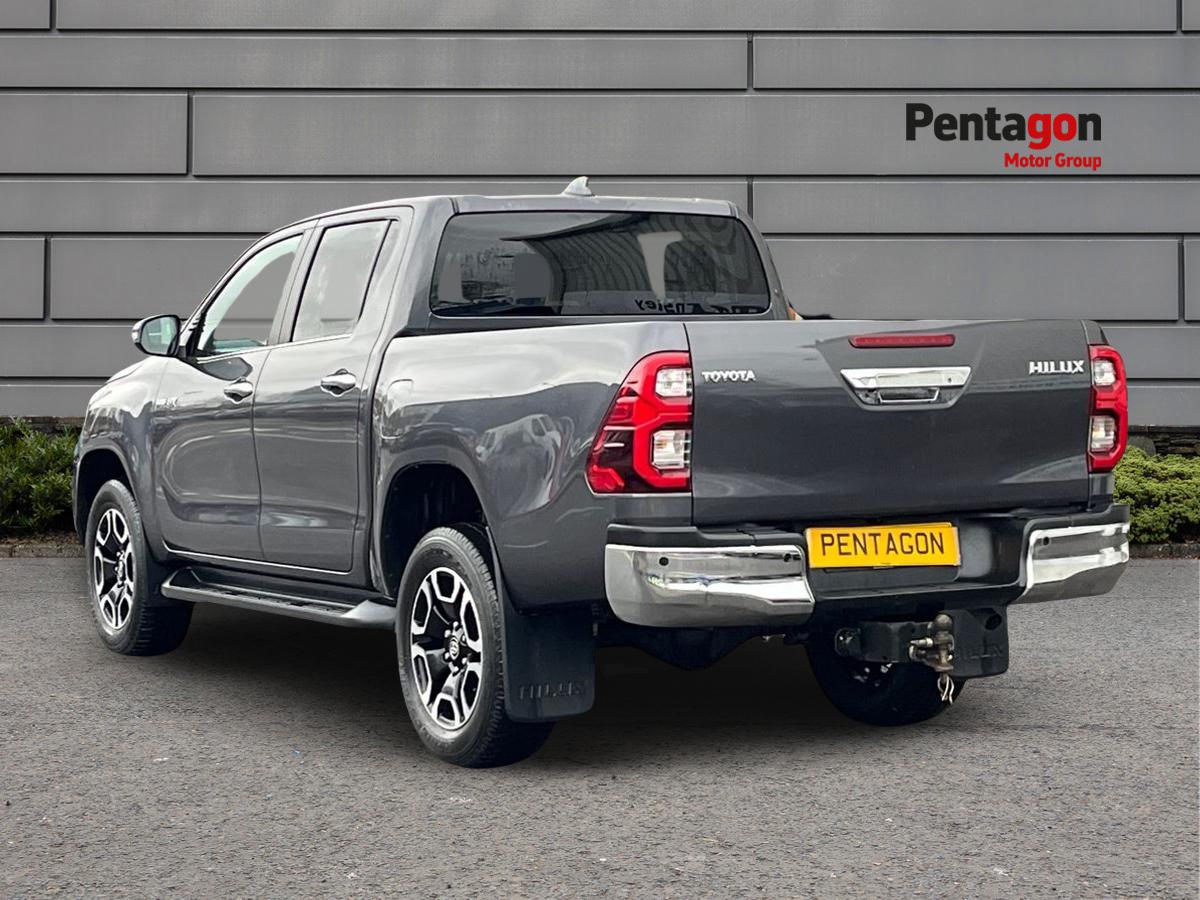 Used Toyota Hilux 2023 for sale - 76932001: Photo 2