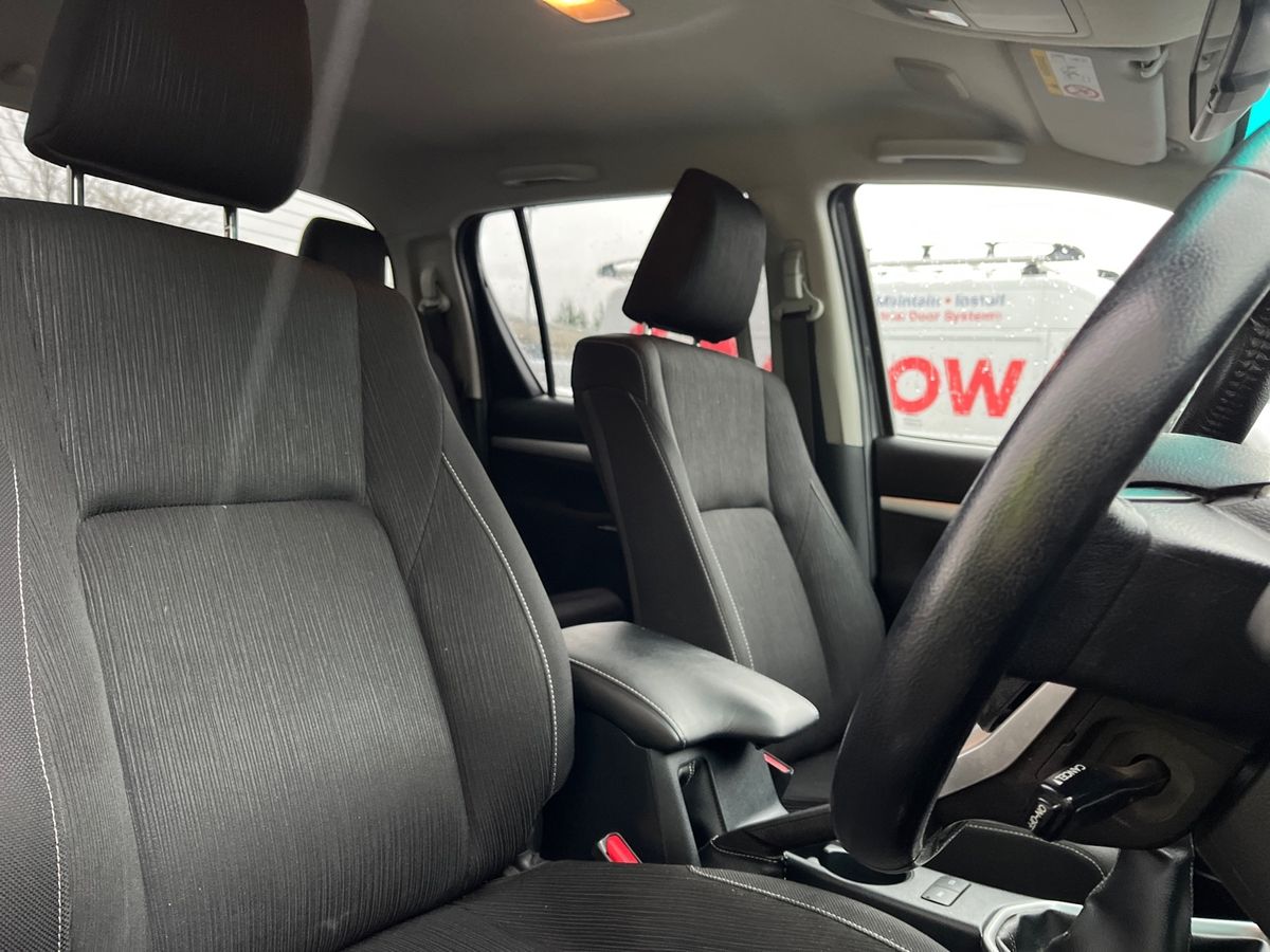 Used Toyota Hilux 2023 for sale - 76932001: Photo 24