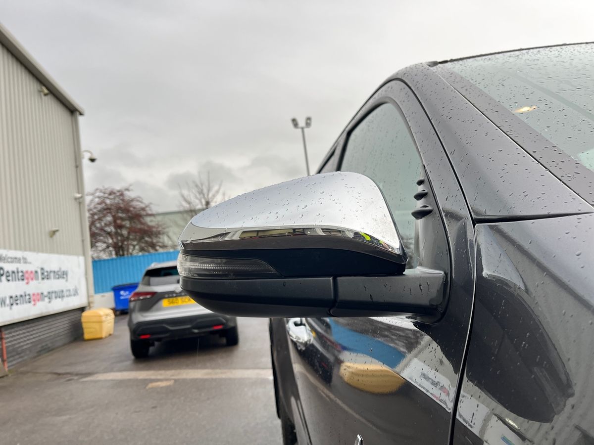 Used Toyota Hilux 2023 for sale - 76932001: Photo 25