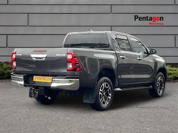 Used Toyota Hilux 2023 for sale - 76932001: Photo