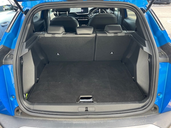Used Peugeot E-2008 2023 for sale - 76113119: Photo 11