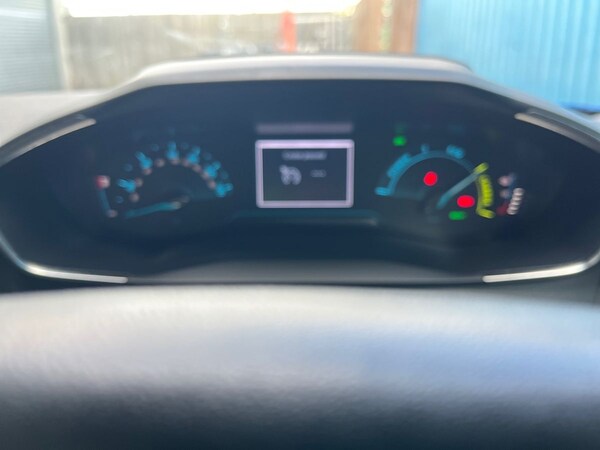 Used Peugeot E-2008 2023 for sale - 76113119: Photo 27