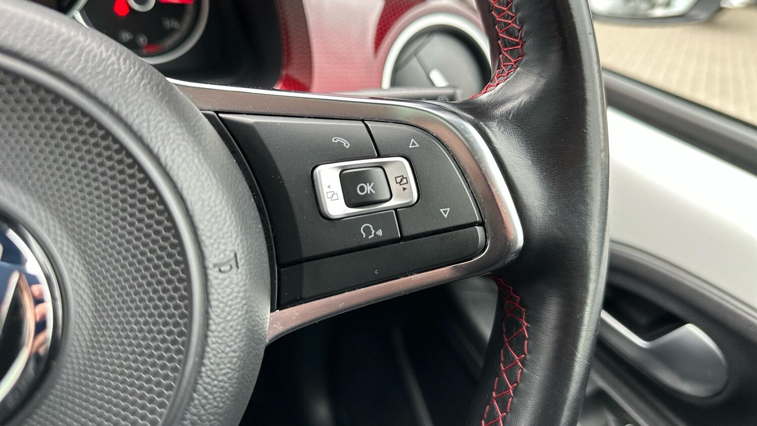 Used Volkswagen up! 2018 for sale - 77672869: Photo 28