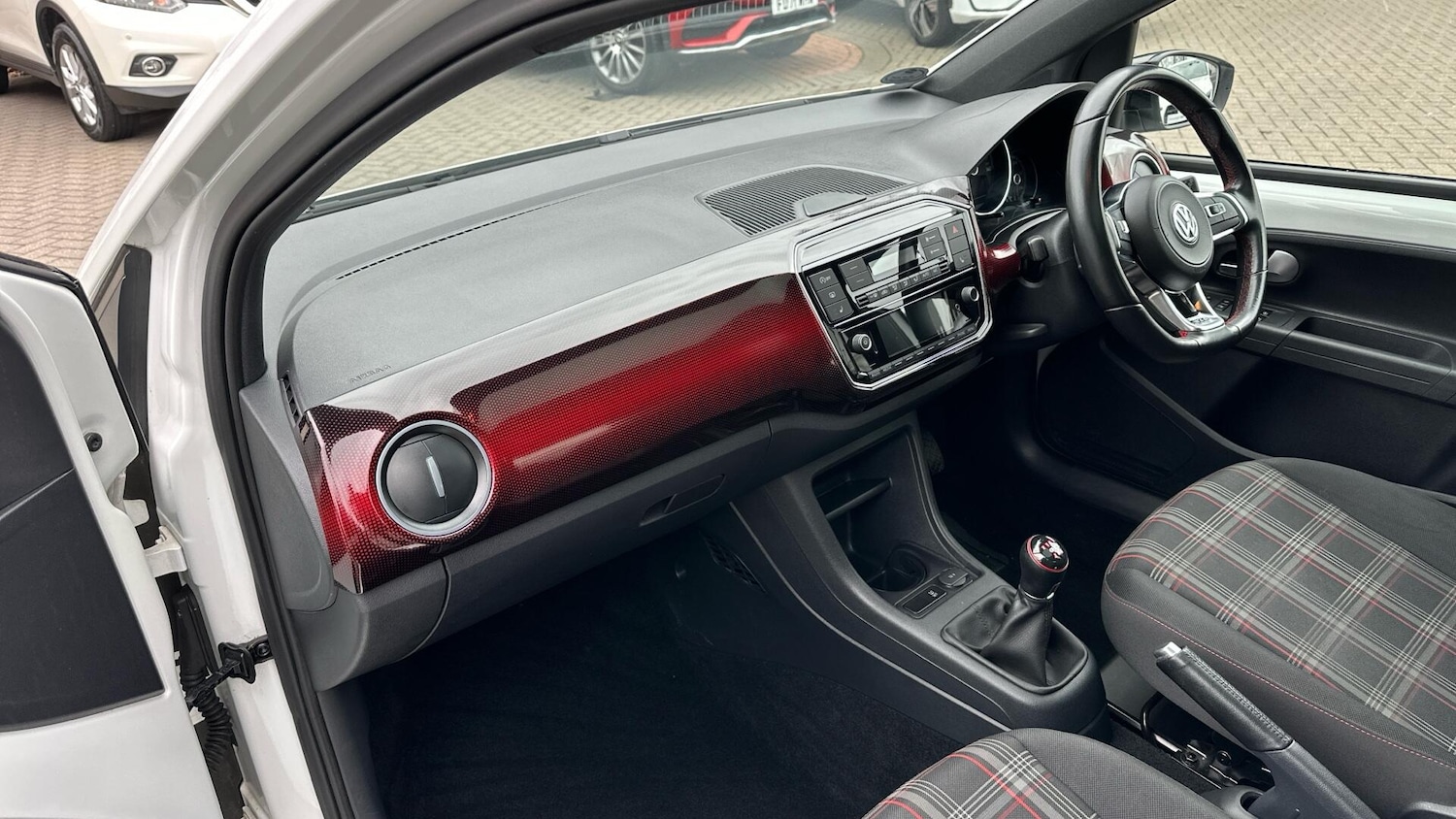 Used Volkswagen up! 2018 for sale - 77672869: Photo 3