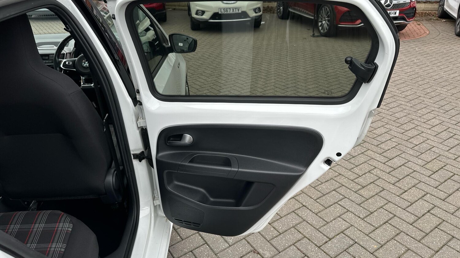 Used Volkswagen up! 2018 for sale - 77672869: Photo 41