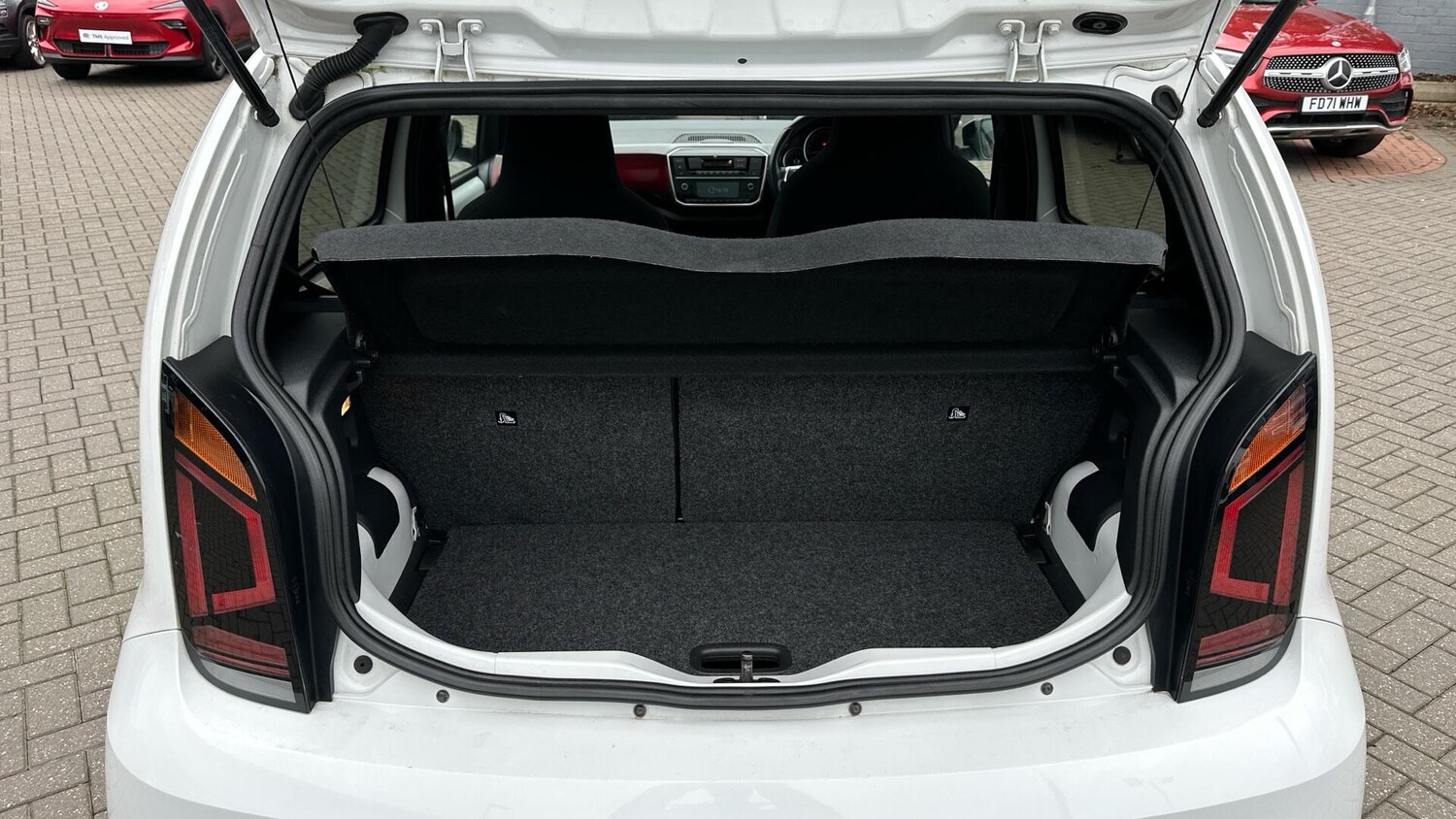 Used Volkswagen up! 2018 for sale - 77672869: Photo 8