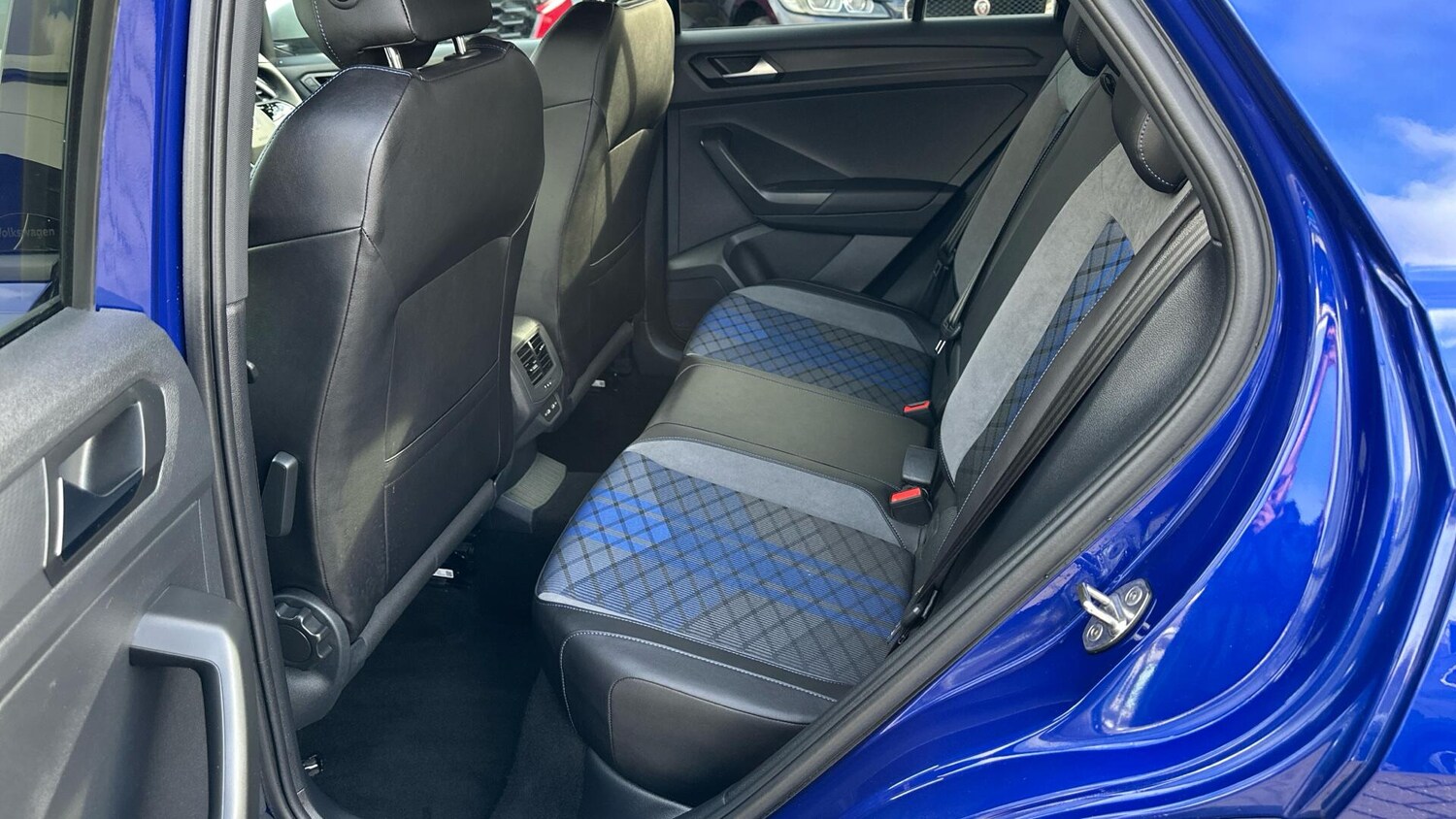 Used Volkswagen T-Roc 2022 for sale - 77672866: Photo 10