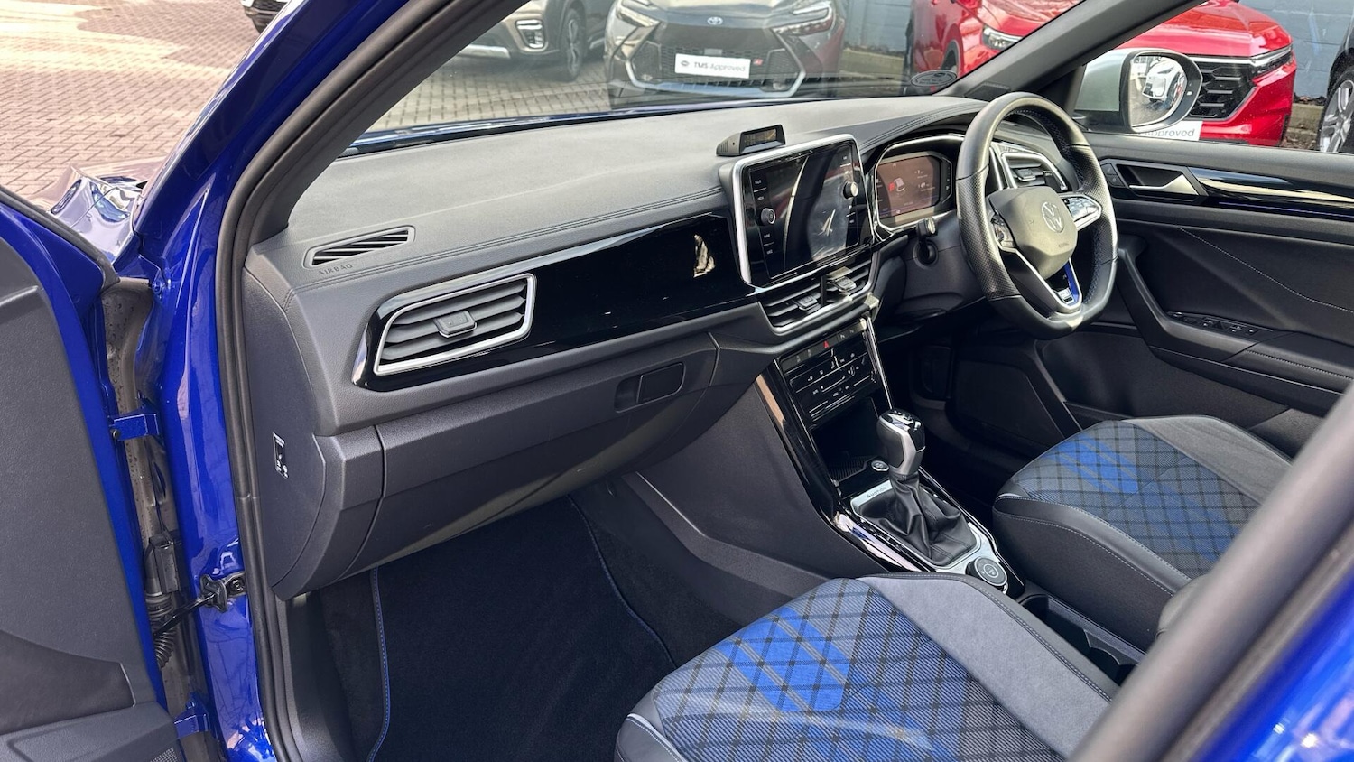 Used Volkswagen T-Roc 2022 for sale - 77672866: Photo 3