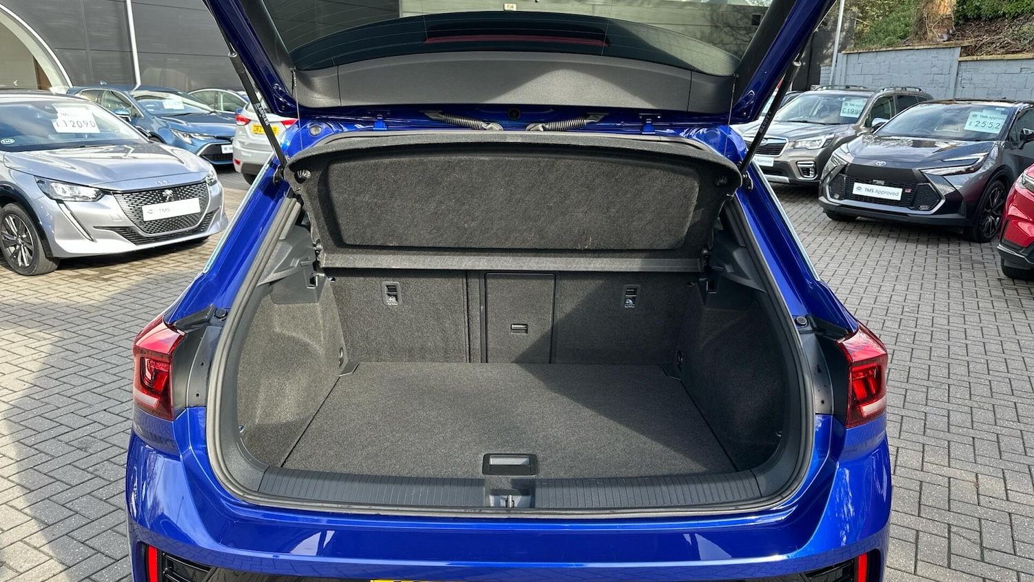 Used Volkswagen T-Roc 2022 for sale - 77672866: Photo 8