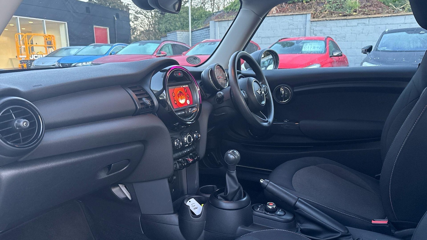 Used MINI Hatch 2018 for sale - 76824588: Photo 2