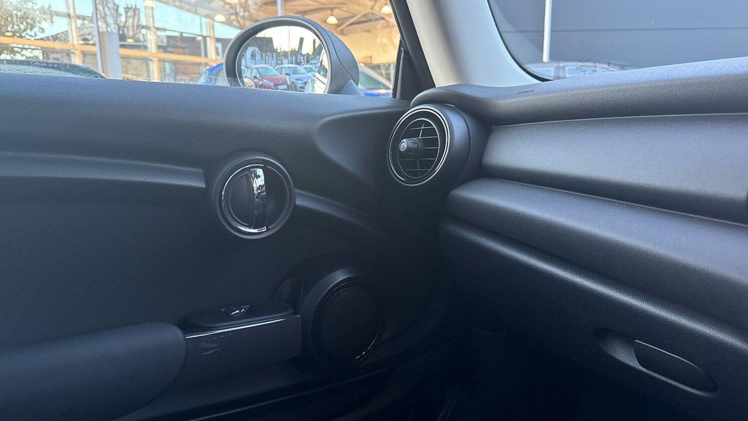 Used MINI Hatch 2018 for sale - 76824588: Photo 3