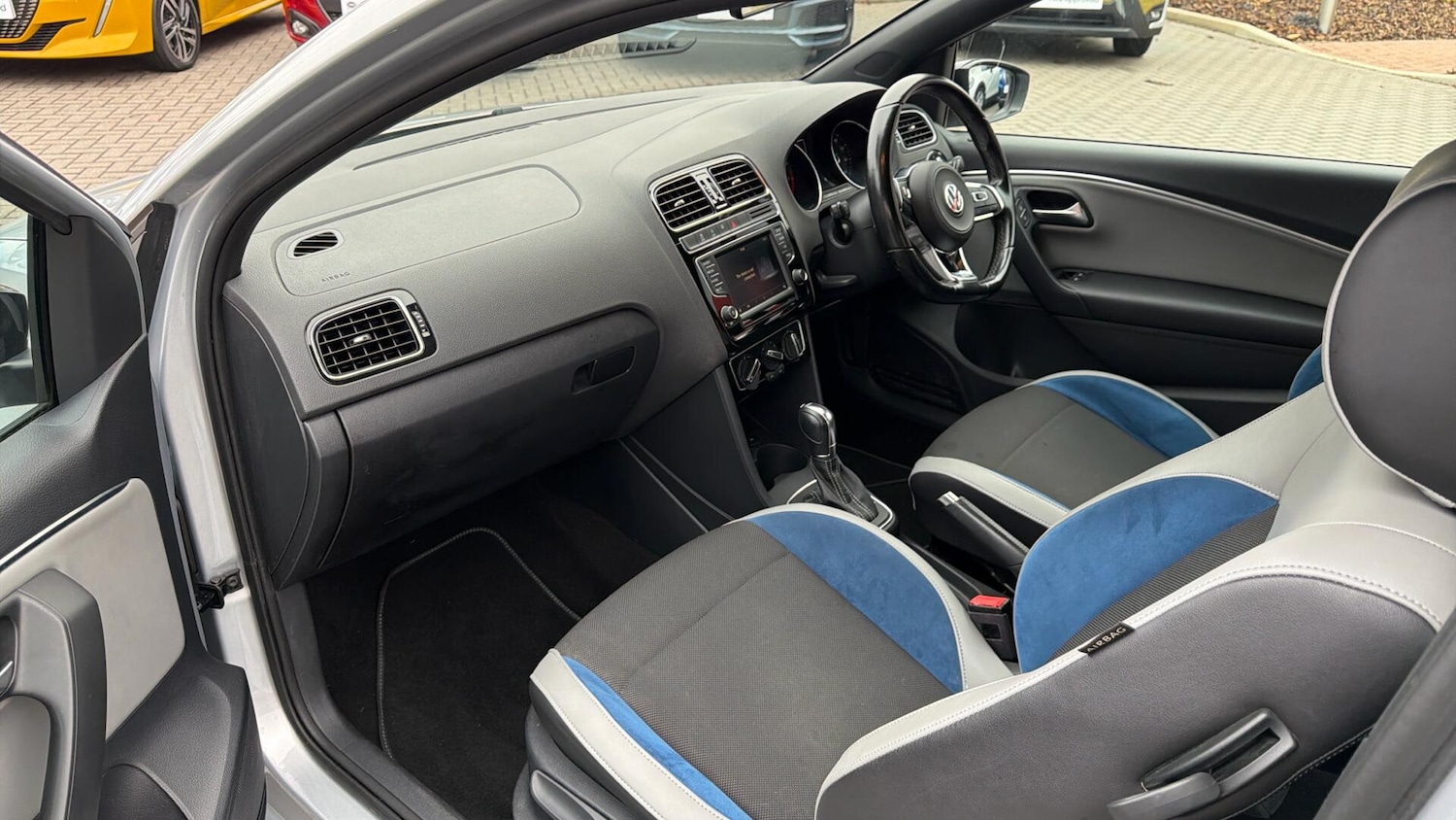 Used Volkswagen Polo 2017 for sale - 76499431: Photo 3