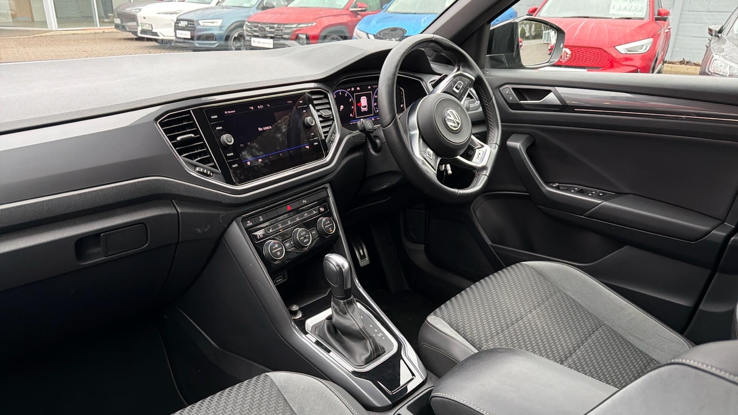 Used Volkswagen T-Roc 2020 for sale - 76562103: Photo 3