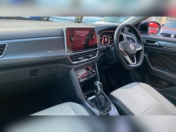 Used Volkswagen T-Roc 2022 for sale - 76499001: Photo