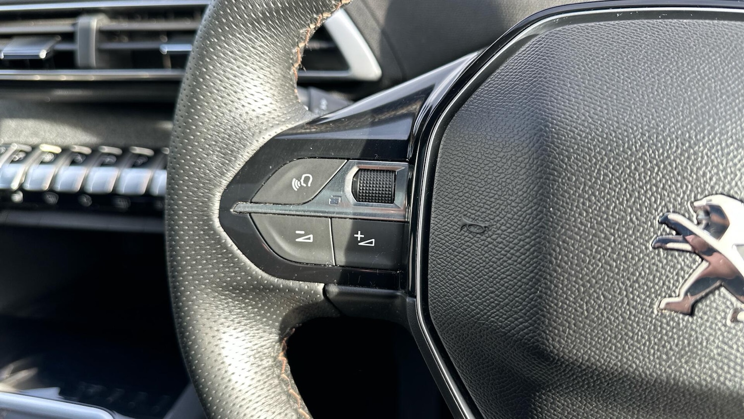 Used Peugeot 3008 2018 for sale - 77671175: Photo 25