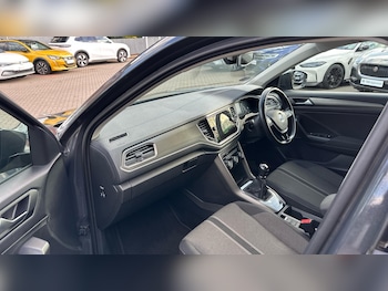 Used Volkswagen T-Roc 2020 for sale - 77783461: Photo