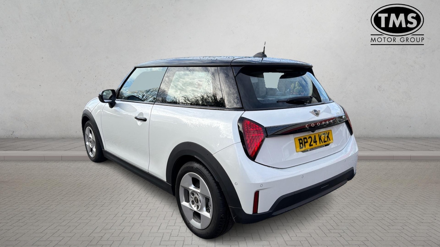 Used MINI Cooper 2024 for sale - 76457741: Photo 2
