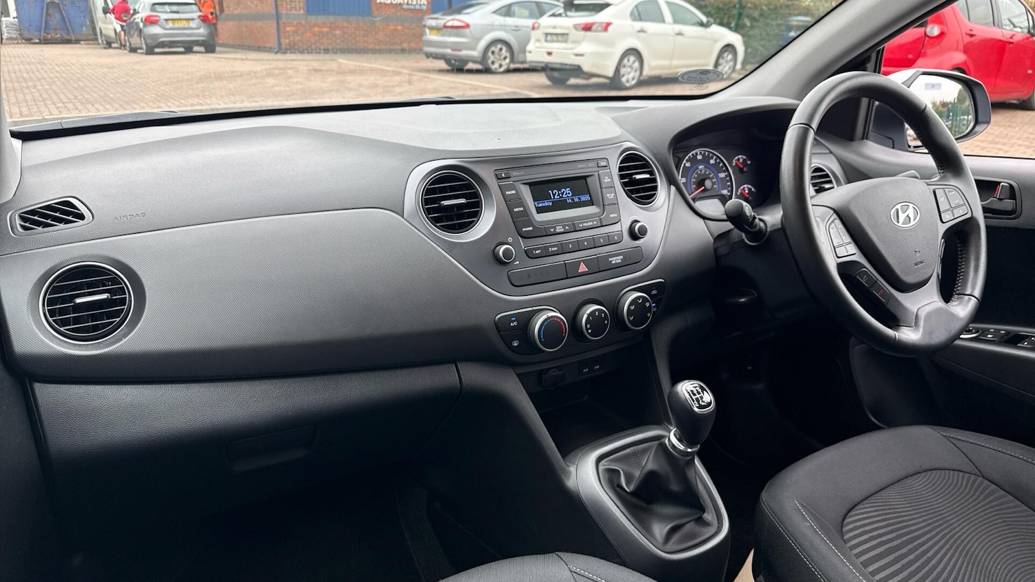 Used Hyundai i10 2018 for sale - 76409581: Photo 3