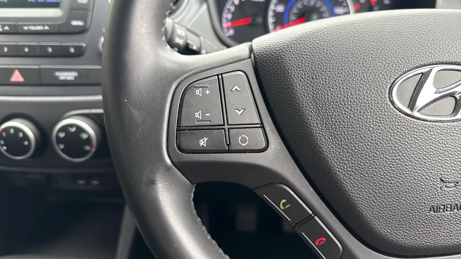 Used Hyundai i10 2018 for sale - 76409581: Photo 38