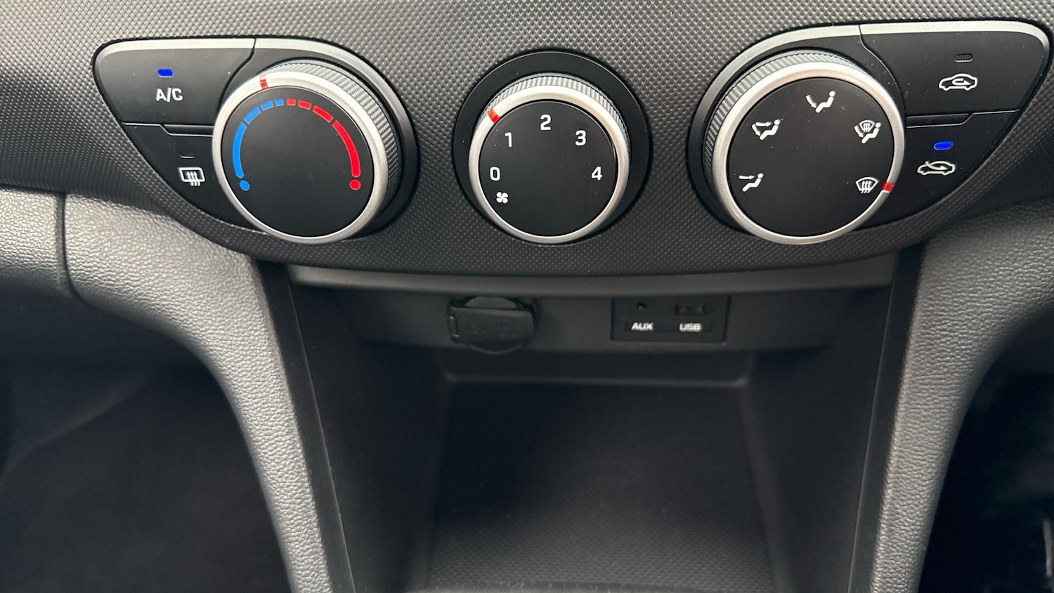 Used Hyundai i10 2018 for sale - 76409581: Photo 40