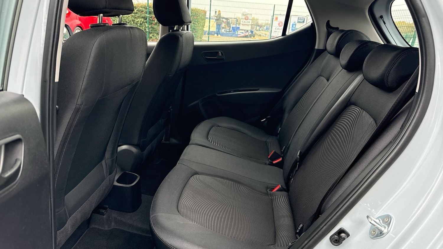 Used Hyundai i10 2018 for sale - 76409581: Photo 9