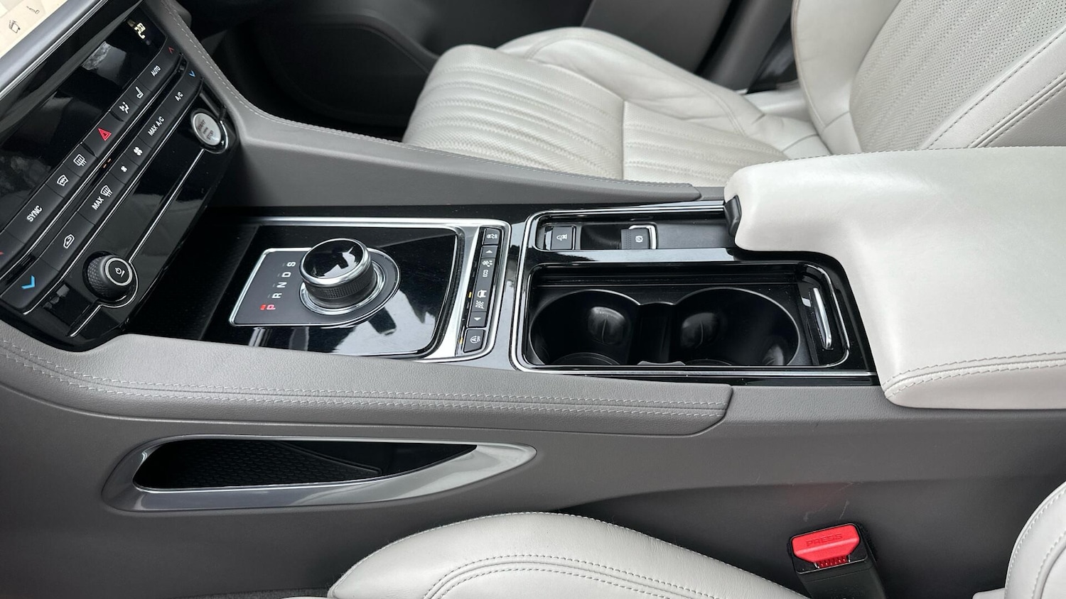 Used Jaguar F-Pace 2018 for sale - 78072828: Photo 31