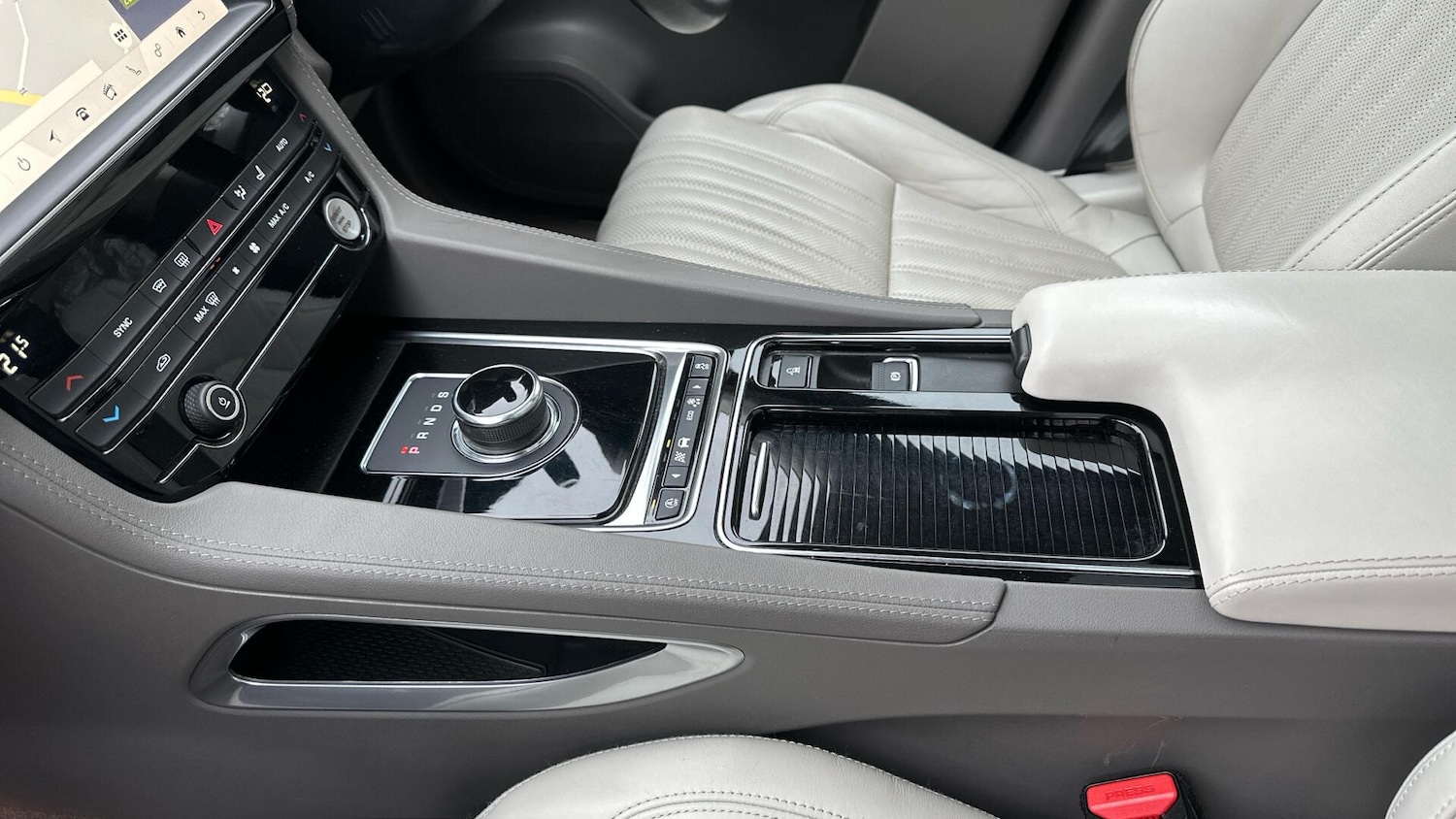 Used Jaguar F-Pace 2018 for sale - 78072828: Photo 32