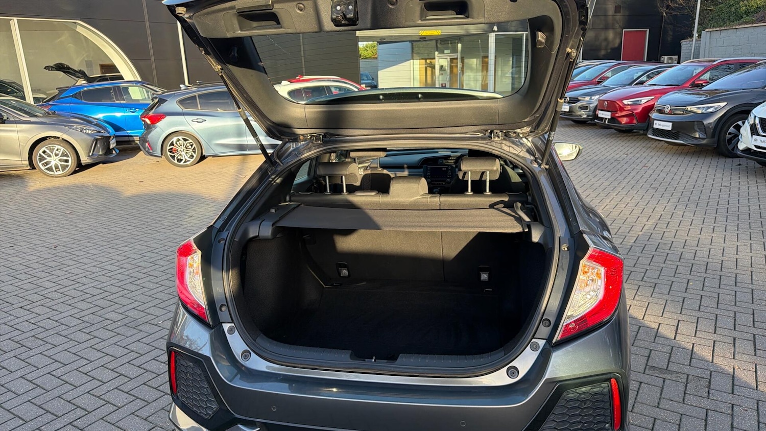 Used Honda Civic 2018 for sale - 77074482: Photo 8