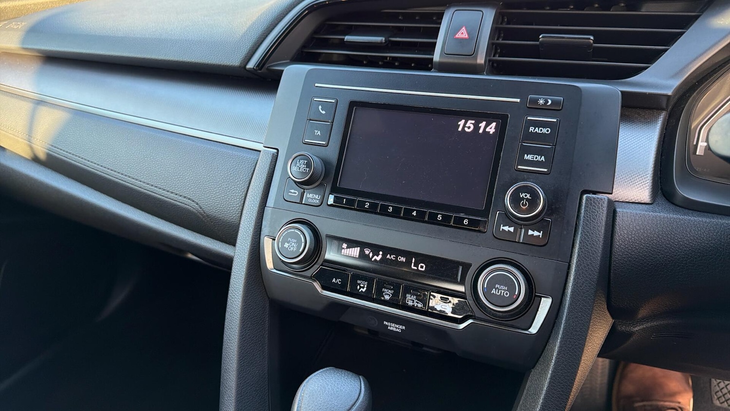 Used Honda Civic 2018 for sale - 77074482: Photo 9